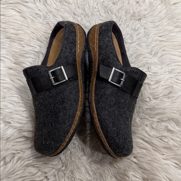 Earth Shoes - Earth Charcoal Gray Buckle  Eras Casual Wool Comfort Clogs Size 7.5M